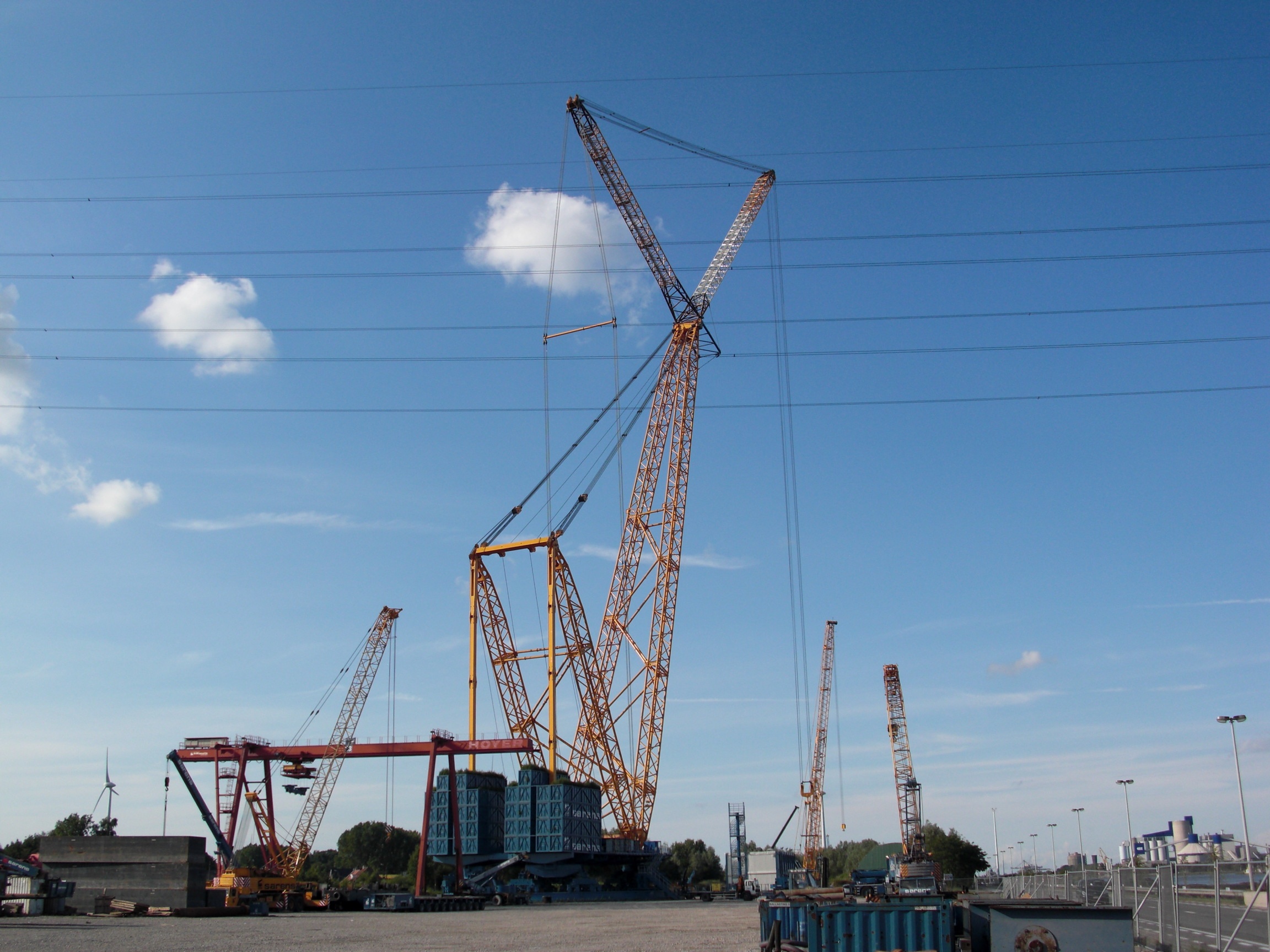 worlds largest crane lift